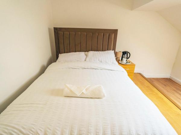 Majestic Inn : photo 8 de la chambre chambre double avec salle de bains commune