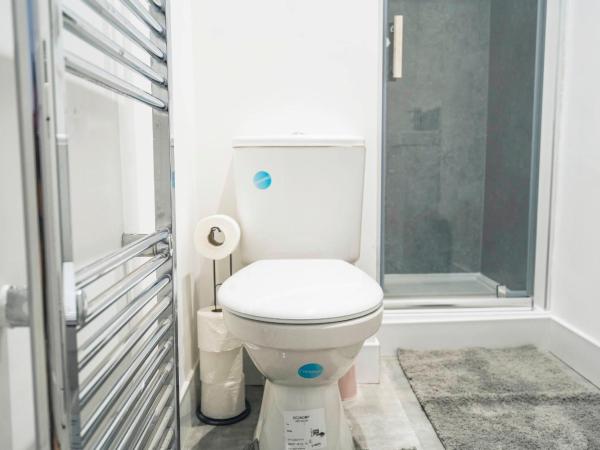 Majestic Inn : photo 4 de la chambre chambre double avec salle de bains commune