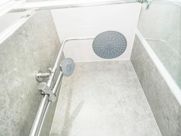 Majestic Inn : photo 5 de la chambre chambre double avec salle de bains commune