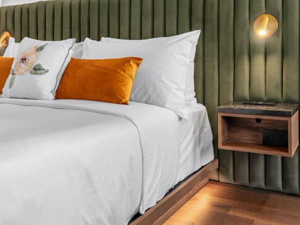 Hôtel Maurice : photo 5 de la chambre chambre lit queen-size avec balcon