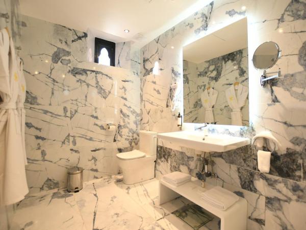 555 Hotel Clubbing Adults Only : photo 8 de la chambre chambre lit queen-size deluxe