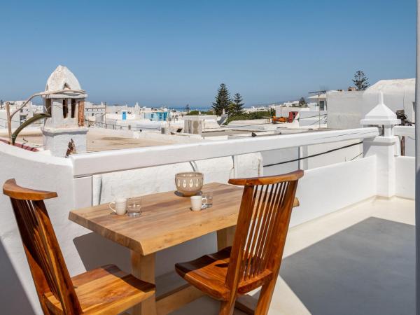 Lotus iΝ & Aroma iN , Mykonos Town : photo 2 de la chambre chambre lit king-size avec balcon