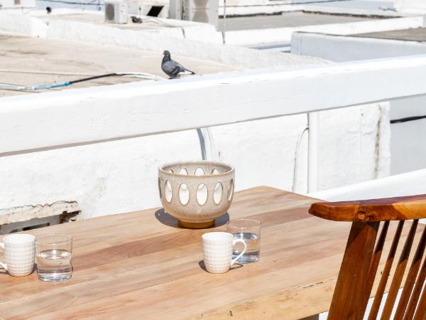 Lotus iΝ & Aroma iN , Mykonos Town : photo 4 de la chambre chambre lit king-size avec balcon