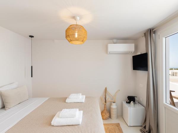 Lotus iΝ & Aroma iN , Mykonos Town : photo 10 de la chambre chambre lit king-size avec balcon