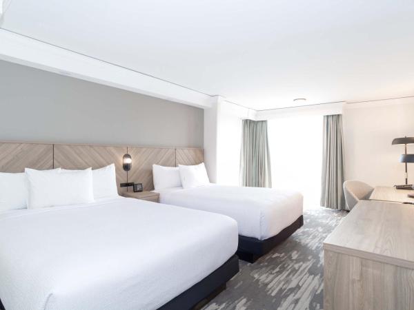 Sandman Signature Toronto Airport Hotel : photo 1 de la chambre chambre standard 2 lits queen-size