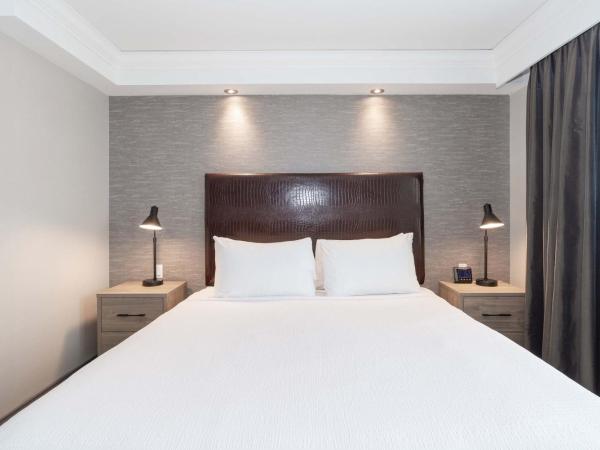 Sandman Signature Toronto Airport Hotel : photo 3 de la chambre standard suite, 1 king bed, kitchenette
