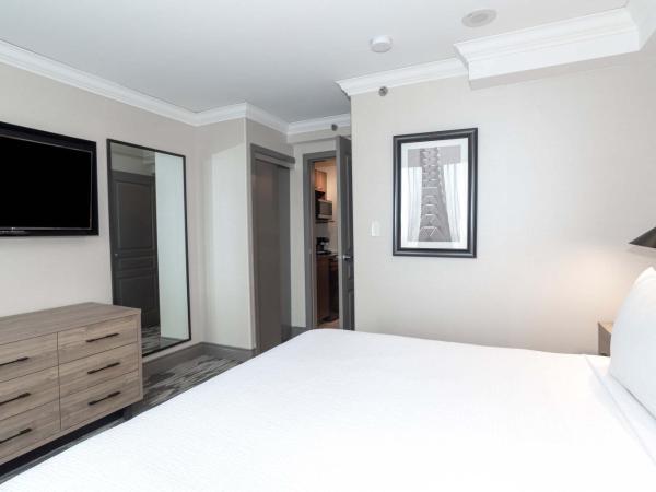 Sandman Signature Toronto Airport Hotel : photo 2 de la chambre standard suite, 1 king bed, kitchenette