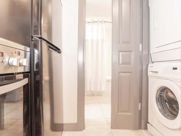 Sandman Signature Toronto Airport Hotel : photo 6 de la chambre standard suite, 1 king bed, kitchen, washer dryer