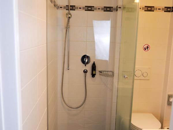 Hotel Eden : photo 1 de la chambre chambre double ou lits jumeaux avec lit d'appoint