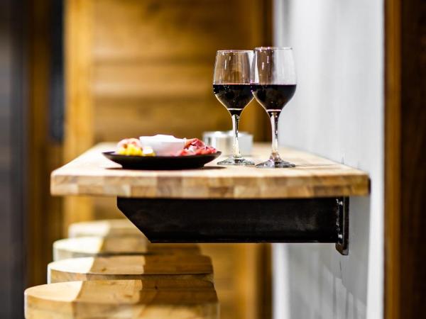 Les Mazots des Fées : photo 3 de la chambre chambre familiale avec terrasse