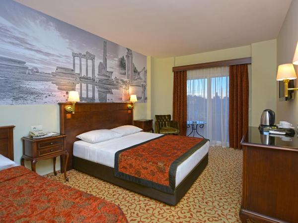 Museum Hotel Antique Roman Palace - Adults Only Ultra All Inclusive : photo 1 de la chambre chambre triple supérieure