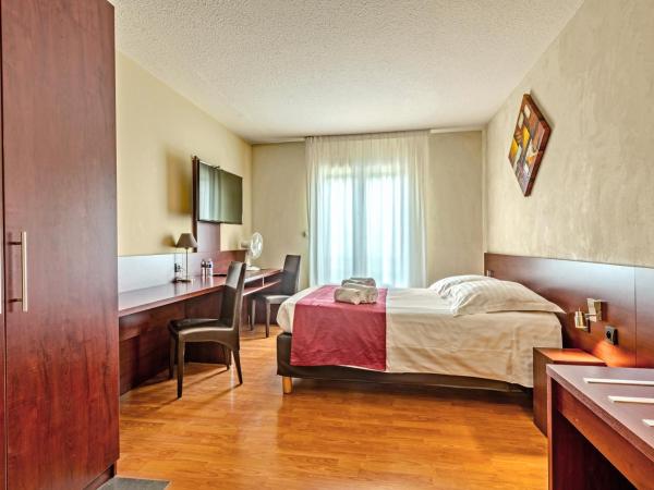 Logis Hotel Center : photo 2 de la chambre chambre double confort