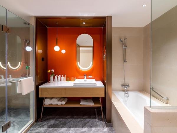 Holiday Inn Chongqing Guanyinqiao, an IHG Hotel : photo 6 de la chambre suite lit king-size