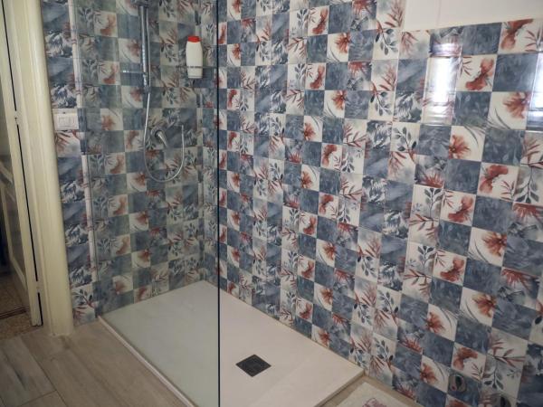 B&B Villa Pallante : photo 2 de la chambre chambre double ou lits jumeaux avec salle de bains