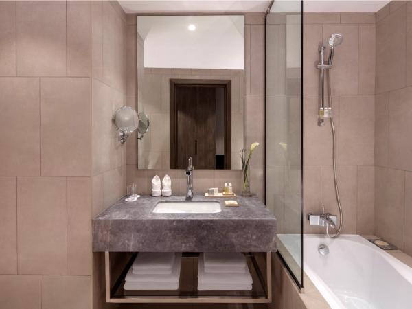 The First Collection at Jumeirah Village Circle, a Tribute Portfolio Hotel : photo 3 de la chambre chambre lits jumeaux sky classique avec accès au club de plage soluna - vue sur ville