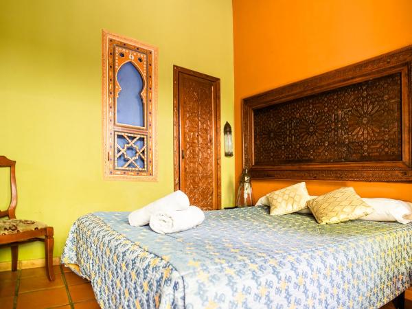 Safestay Cordoba Mezquita Catedral : photo 1 de la chambre chambre double avec salle de bains privative 