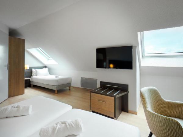 Kyriad Belfort Centre Gare : photo 3 de la chambre chambre triple avec 1 lit double et 1 lit simple