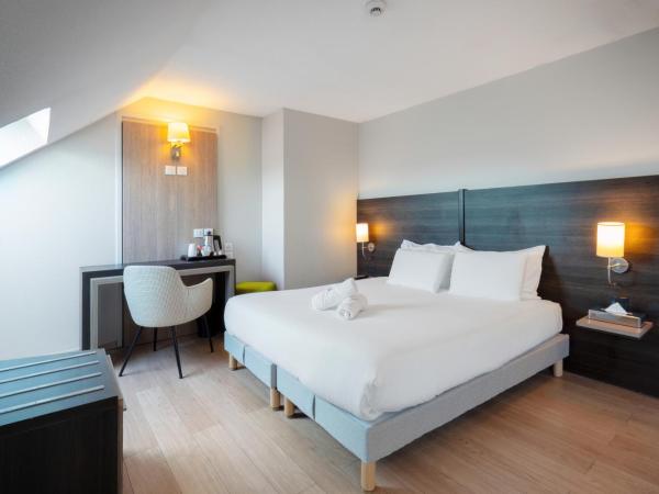 Kyriad Belfort Centre Gare : photo 4 de la chambre chambre triple avec 1 lit double et 1 lit simple