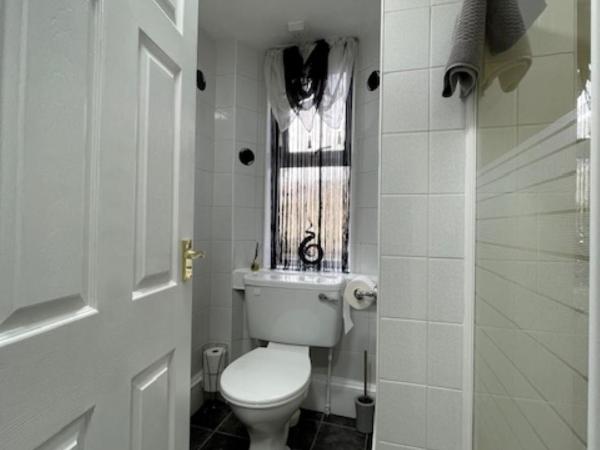 Vaila Guest House : photo 5 de la chambre chambre simple avec salle de bains privative