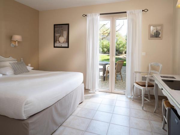 Mas De La Senancole : photo 1 de la chambre chambre double avec terrasse