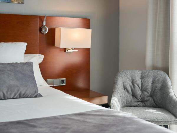 Hotel Puerta de Toledo : photo 2 de la chambre chambre double ou lits jumeaux supérieure