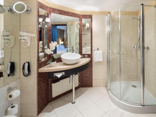 Verdi Budapest Aquincum : photo 3 de la chambre suite supérieure lit king-size