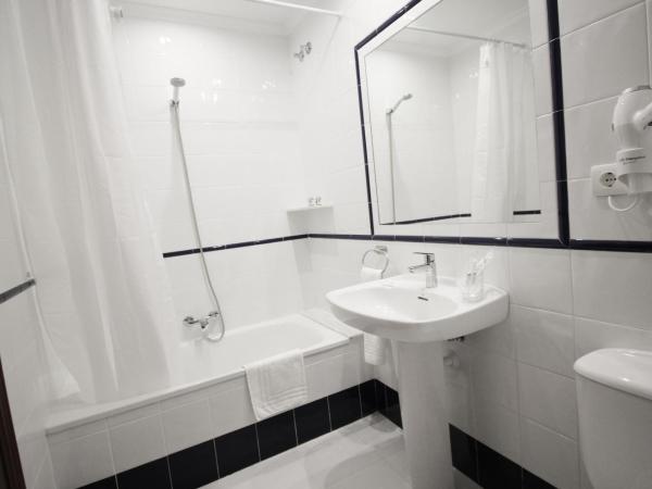 Hostería de Adarzo : photo 10 de la chambre chambre double avec salle de bains privative