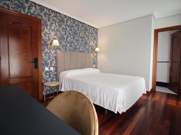 Hostería de Adarzo : photo 5 de la chambre chambre double avec salle de bains privative