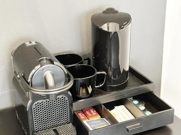 BLK Hostel : photo 1 de la chambre chambre double standard avec salle de bains commune