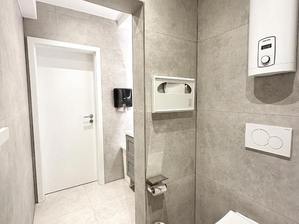 BLK Hostel : photo 5 de la chambre chambre double standard avec salle de bains commune