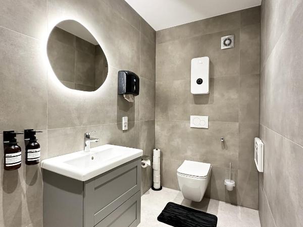 BLK Hostel : photo 8 de la chambre chambre double standard avec salle de bains commune