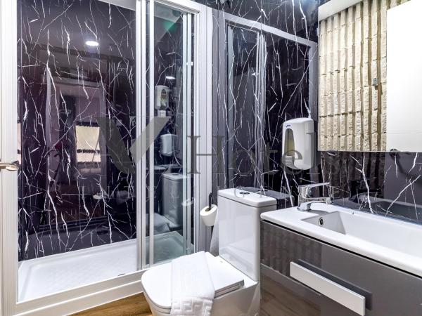 AYZ Princesa-Auto check-in property : photo 9 de la chambre chambre double avec salle de bains privative