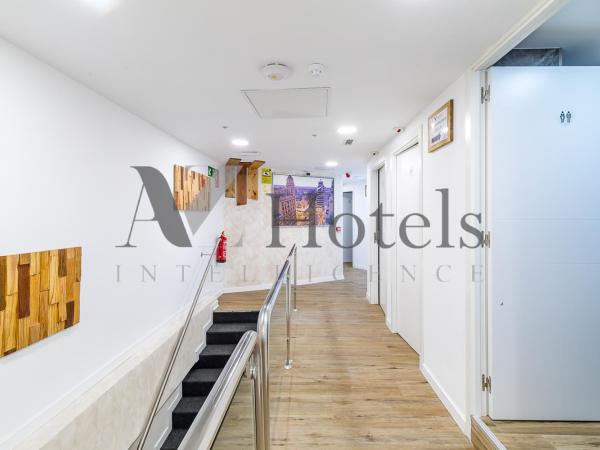 AYZ Princesa-Auto check-in property : photo 8 de la chambre chambre double avec salle de bains privative