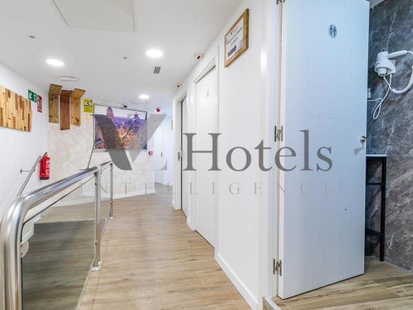 AYZ Princesa-Auto check-in property : photo 6 de la chambre chambre double avec salle de bains privative