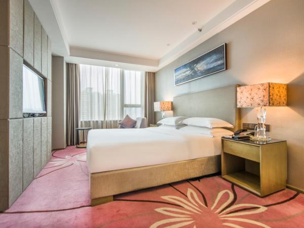 La Perle International Hotel - Free shuttle between hotel and Exhibition Center during Canton Fair & Exhibitor registration Counter : photo 1 de la chambre chambre exécutive lit queen-size