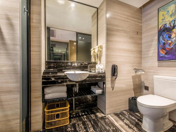 La Perle International Hotel - Free shuttle between hotel and Exhibition Center during Canton Fair & Exhibitor registration Counter : photo 10 de la chambre chambre lits jumeaux exécutive