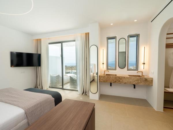 Muse Of Mykonos Luxury Suites : photo 2 de la chambre suite junior avec bain à remous extérieur