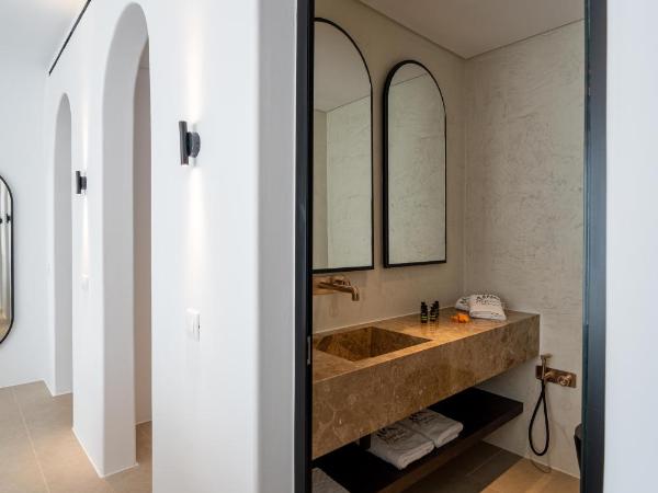 Muse Of Mykonos Luxury Suites : photo 9 de la chambre grand suite with outdoor pool