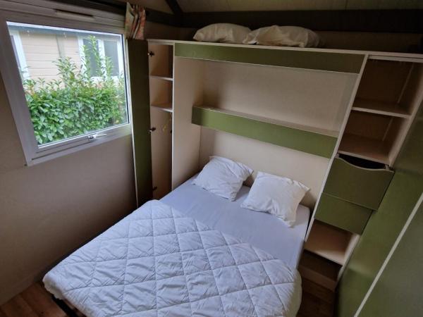 Village Vacances Les Fontenils : photo 3 de la chambre bungalow familial