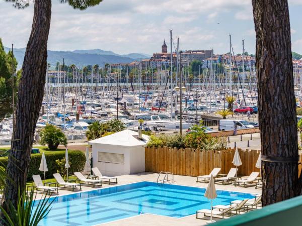 Hôtel Ibaïa - Piscine & Spa : photo 2 de la chambre chambre double avec balcon - vue sur port-piscine