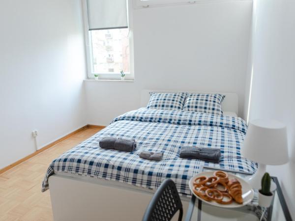 LoftMe Houses Hostel : photo 4 de la chambre chambre double avec balcon