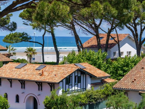Hôtel Ibaïa - Piscine & Spa : photo 2 de la chambre chambre double - vue latérale sur mer