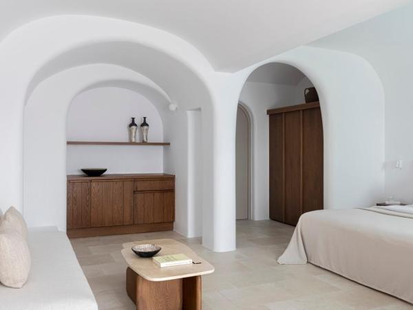 Canaves Ena - Small Luxury Hotels of the World : photo 8 de la chambre suite lune de miel avec bassin profond