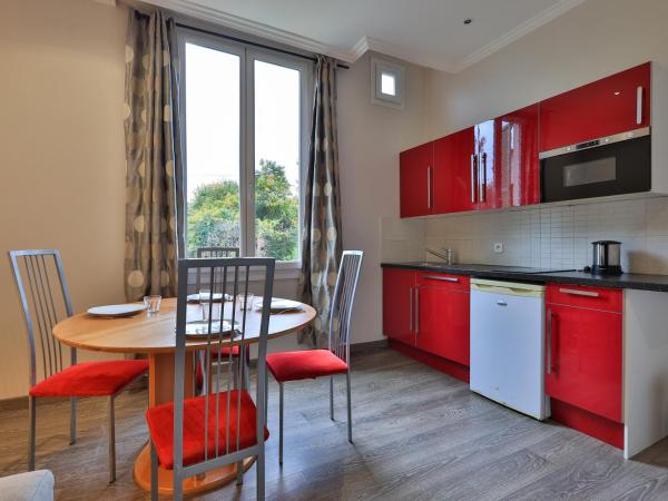 Emeraude Résidence Hotelière : photo 4 de la chambre hébergement 1 chambre sainte-maxime