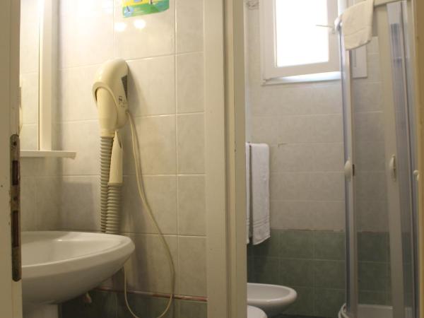 Ute Hotel : photo 10 de la chambre chambre quadruple supérieure