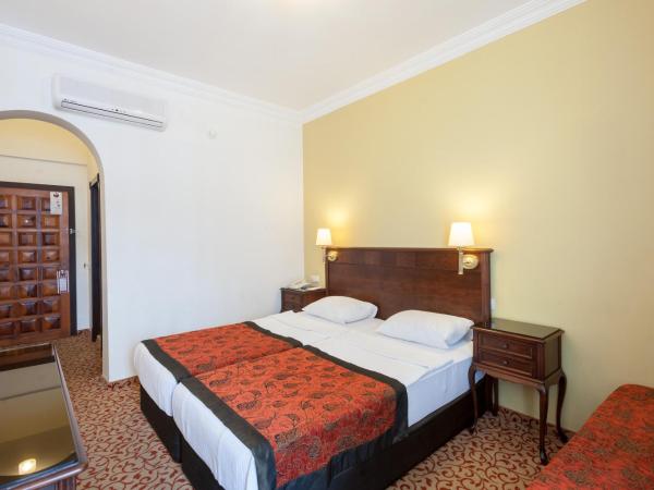 Museum Hotel Antique Roman Palace - Adults Only Ultra All Inclusive : photo 9 de la chambre chambre triple supérieure