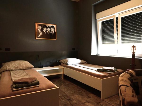 Rock Rooms Pula : photo 4 de la chambre chambre lits jumeaux avec salle de bains