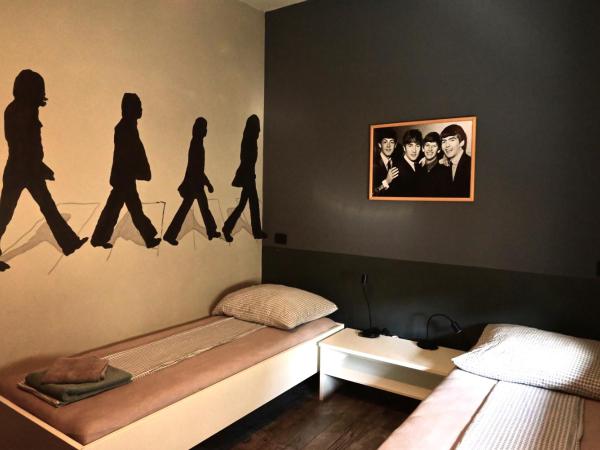 Rock Rooms Pula : photo 7 de la chambre chambre lits jumeaux avec salle de bains