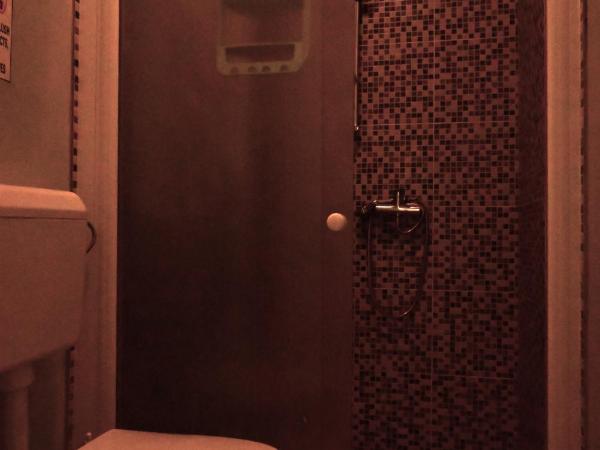 Rock Rooms Pula : photo 6 de la chambre chambre lits jumeaux avec salle de bains