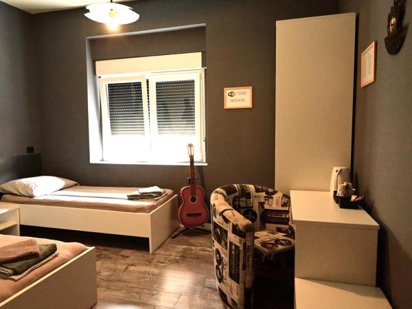 Rock Rooms Pula : photo 10 de la chambre chambre lits jumeaux avec salle de bains